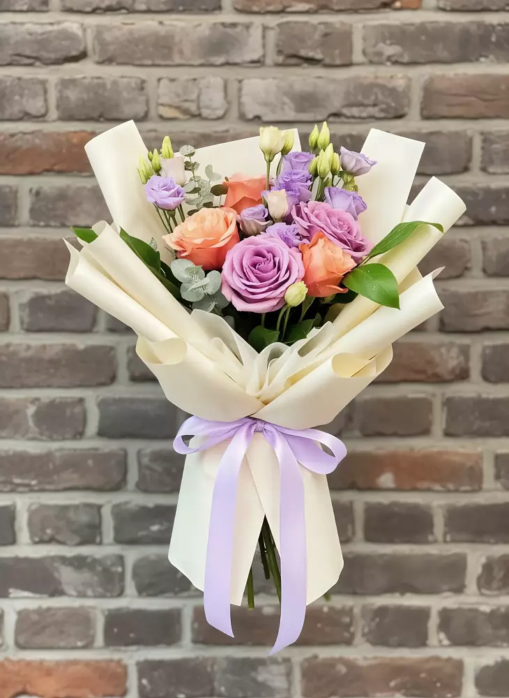 Букет цветов из: Лизиантусы и Розы в Морозовке