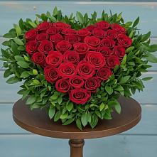 Цветочная композиция из Розы в виде сердца в Морозовке