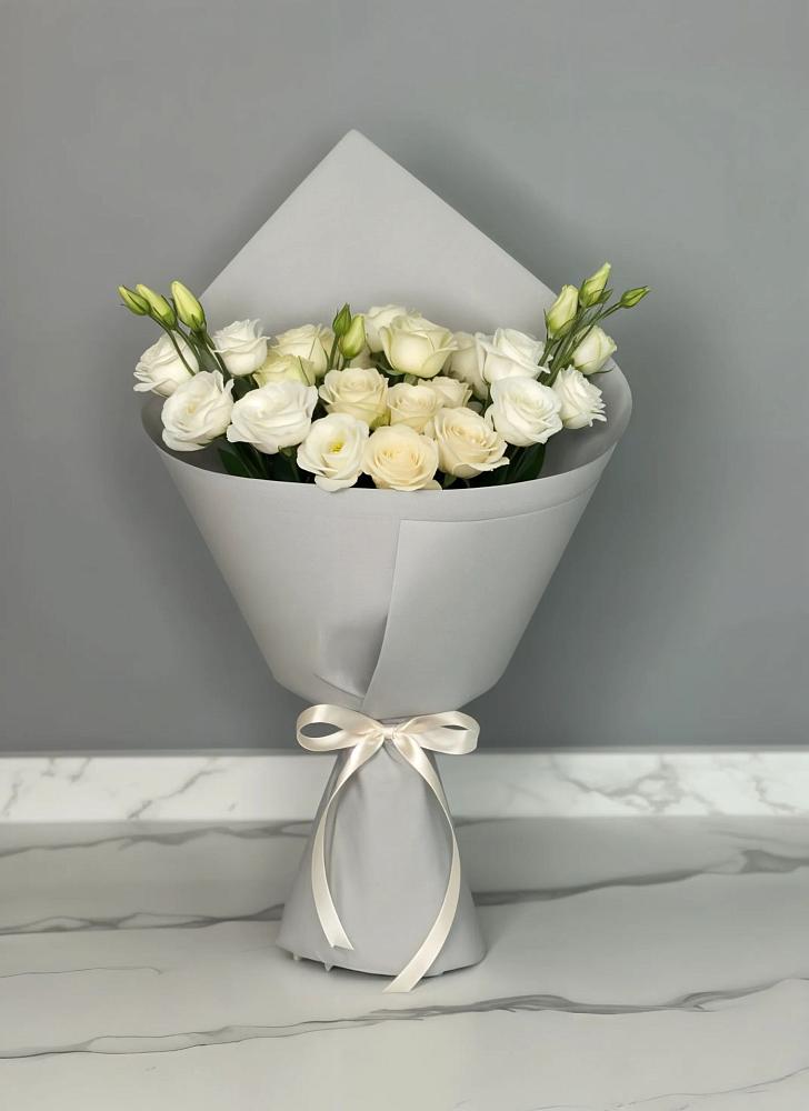 Букет цветов из: Розы и Лизиантусы в Морозовке