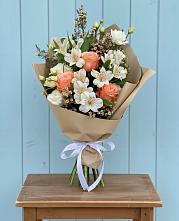 Букет цветов из:  Альстромерии, Лизиантусы, Розы и Хризантемы в Морозовке