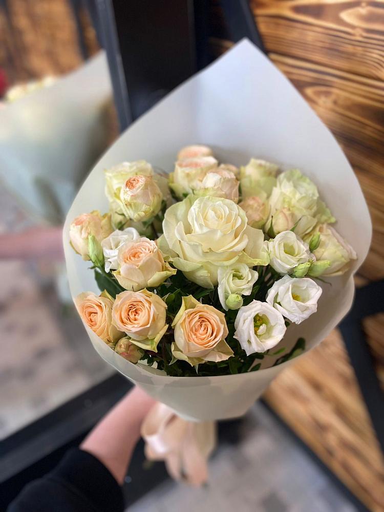 Букет цветов из: Розы и Лизиантусы в Морозовке